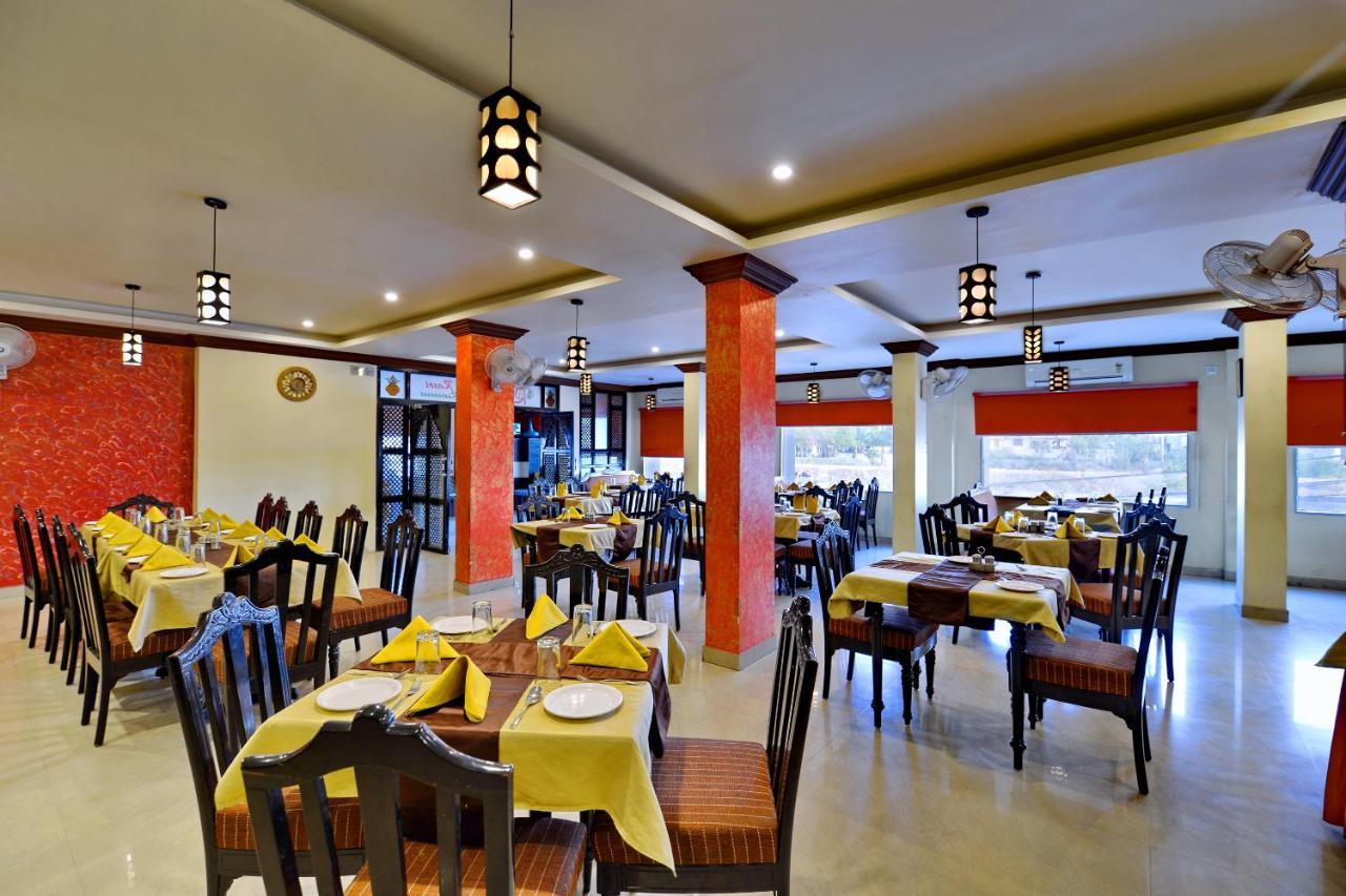 OYO 6541 Hotel Relax Inn Udaipur Buitenkant foto